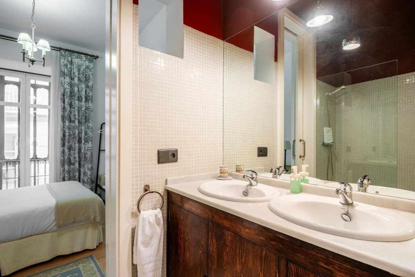 Komodo Sierpes: Bright & Classy Central Apartment Севиля Екстериор снимка