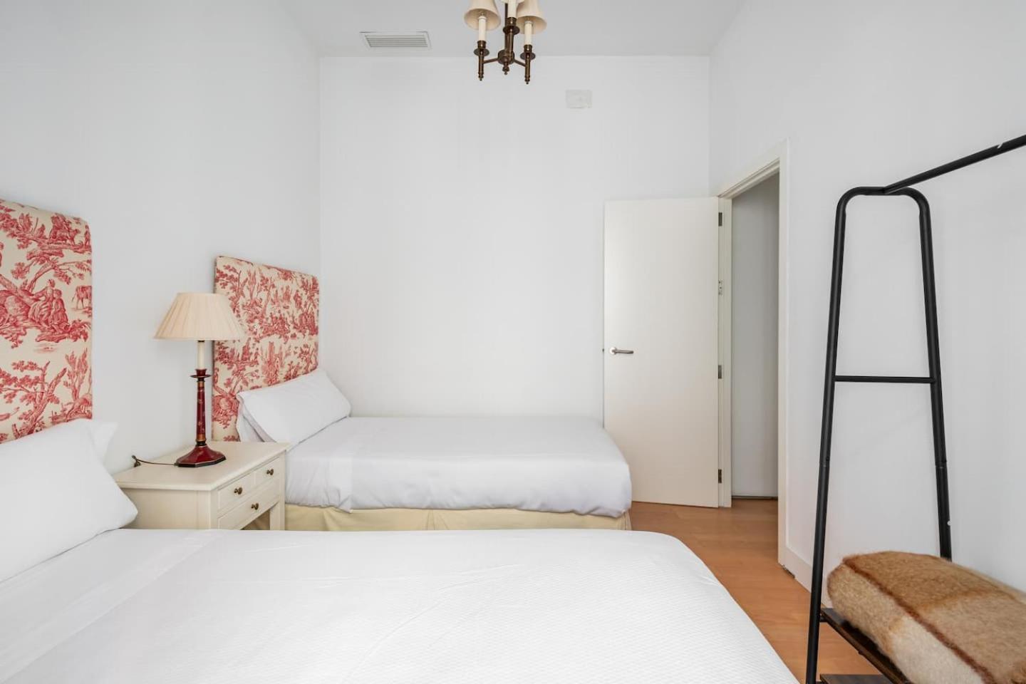 Komodo Sierpes: Bright & Classy Central Apartment Севиля Екстериор снимка
