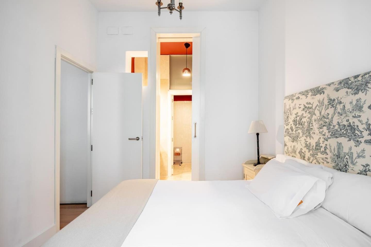 Komodo Sierpes: Bright & Classy Central Apartment Севиля Екстериор снимка